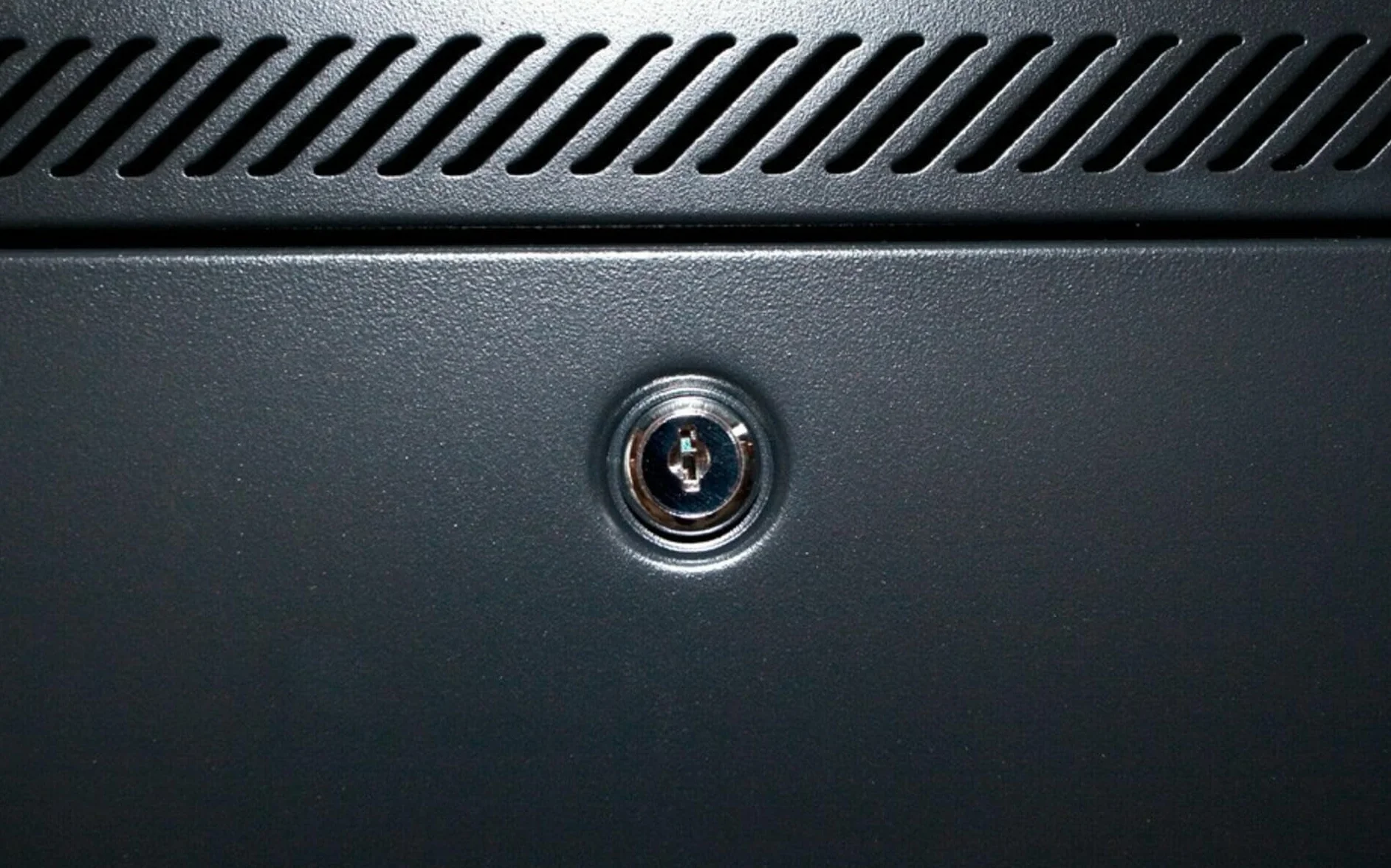 Baie de Serveur 18U avec Porte en Verre 600x600x1000mm (LXPXH) - Noir