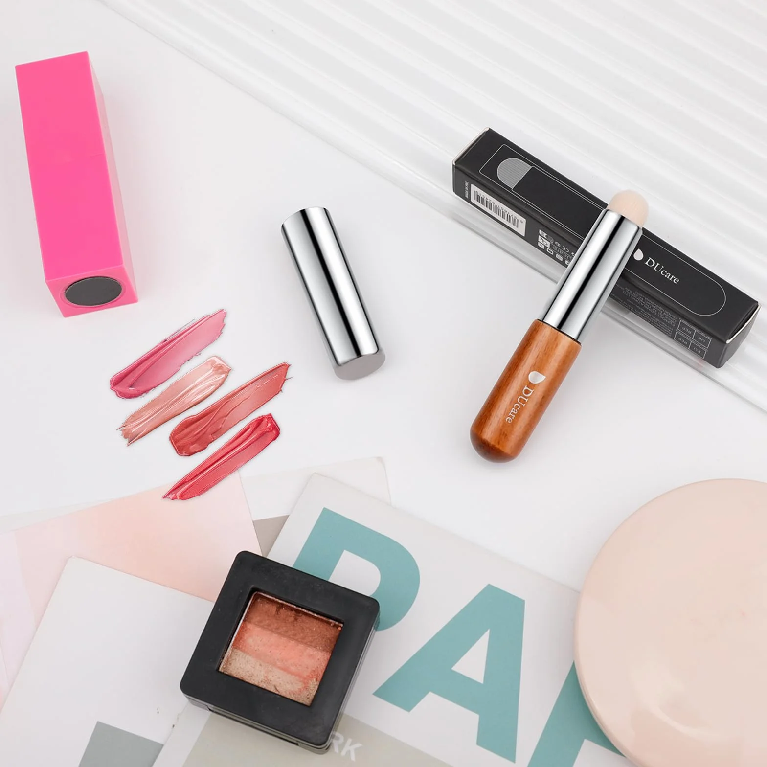 Pinceau Correcteur Multifonctionnel Anticernes Poils Fibres Rouge à Lèvres Gloss avec Capuchon