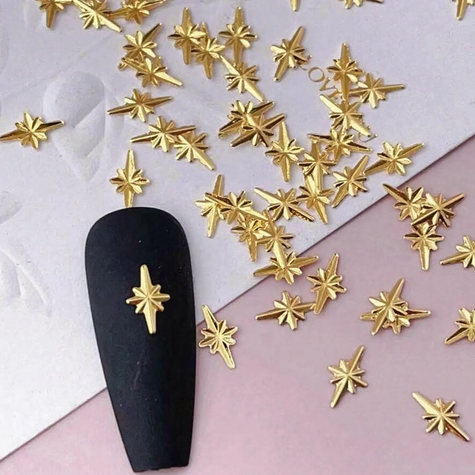 LunarCharm Goldene Nagelanhänger, clous 3D en alliage, bijoux nail art, accessoires décoration
