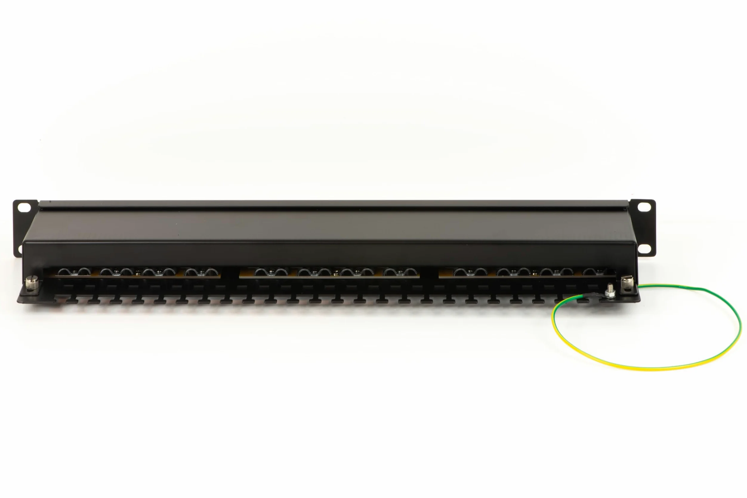 Panneau de Brassage pour réseaux avec 24 Ports RJ45 Cat 6 blindé 19" Noir