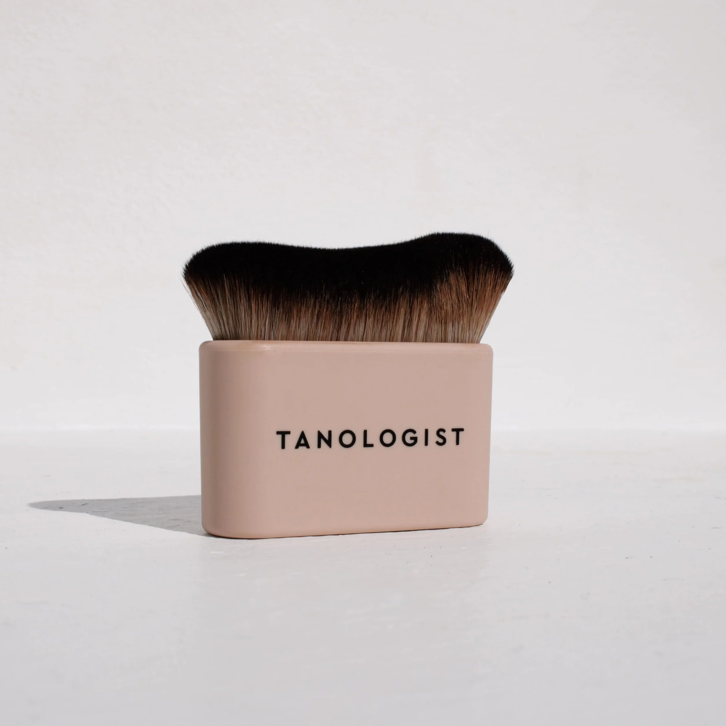 Tanologist Kabuki Pinceau Visage & Corps Applicateur Autobronzant Finition Aérographe