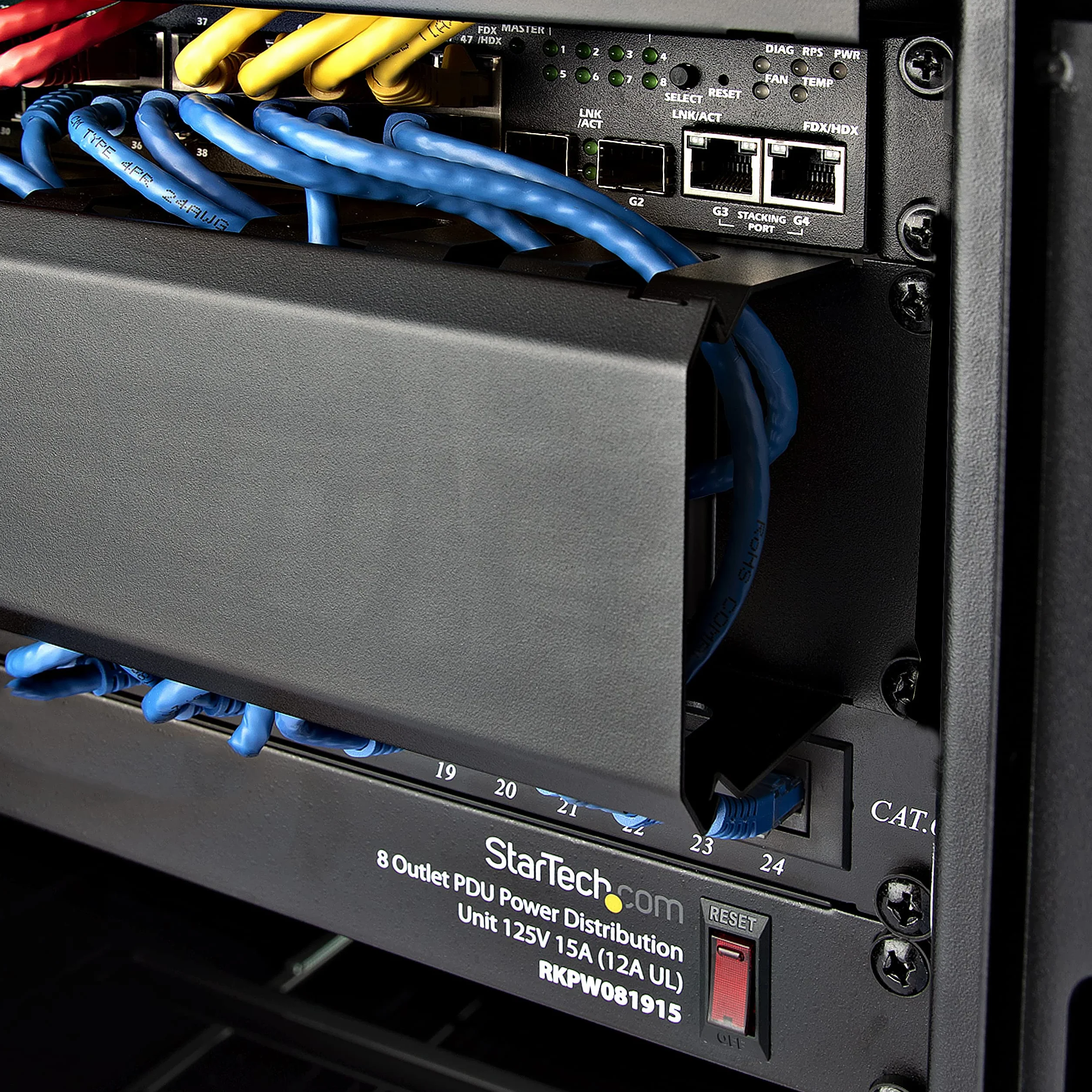 StarTech Goulotte Horizontale à Doigts 2U avec Couvercle, Rack 19po, Acier | Conduit de câbles, Trous de passage, Couvercle amovible, Câbles enroulés, Armoire, CMDUCT2U