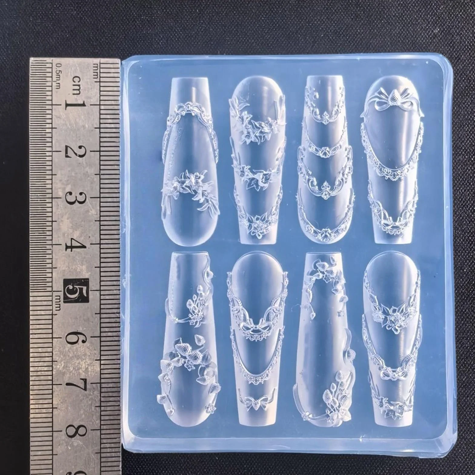 Moule à ongles en silicone avec motifs amovibles pour manucure créative