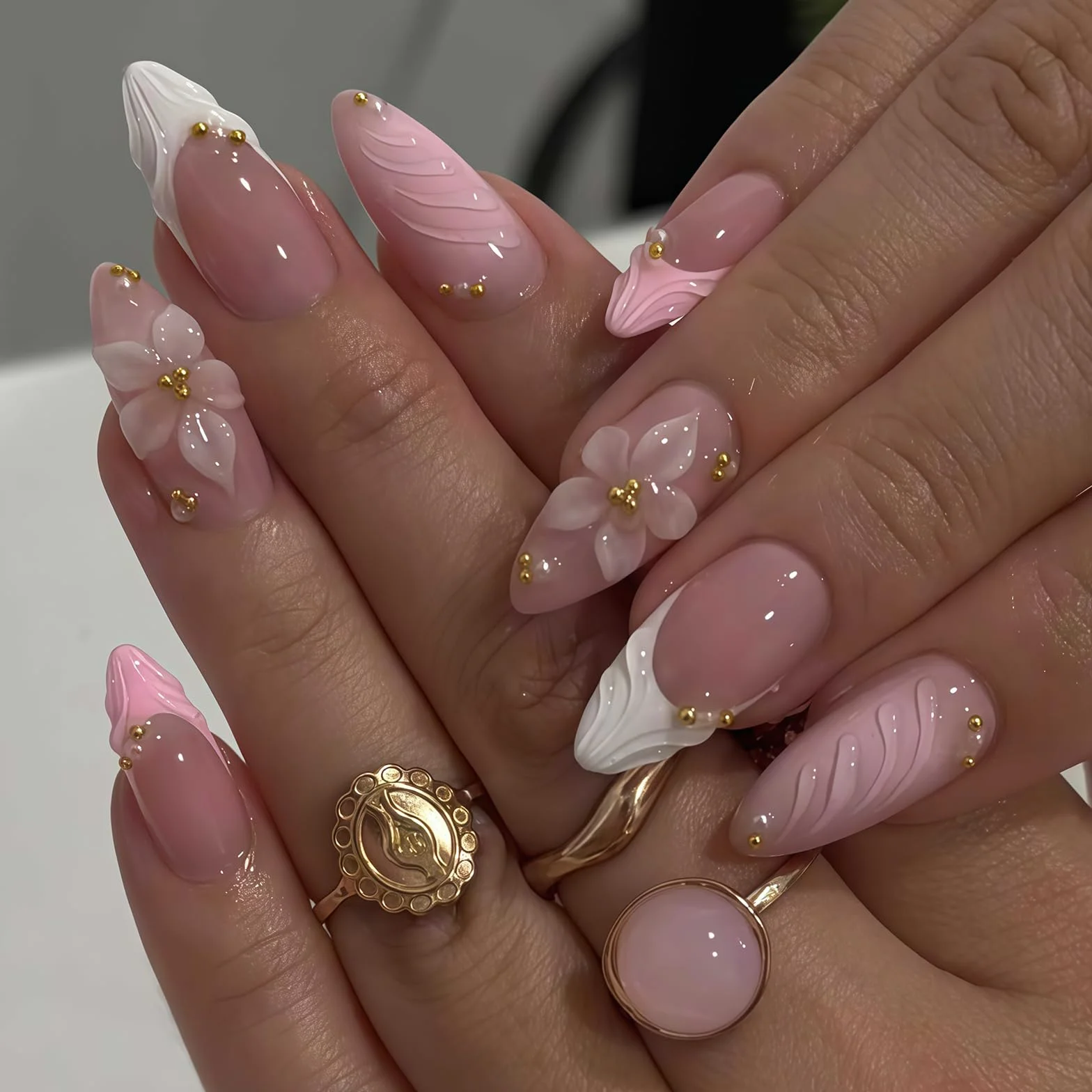 Set manucure 24 pièces ongles pressés French tip rose perles dorées paillettes fleurs 3D gel faux ongles réutilisables