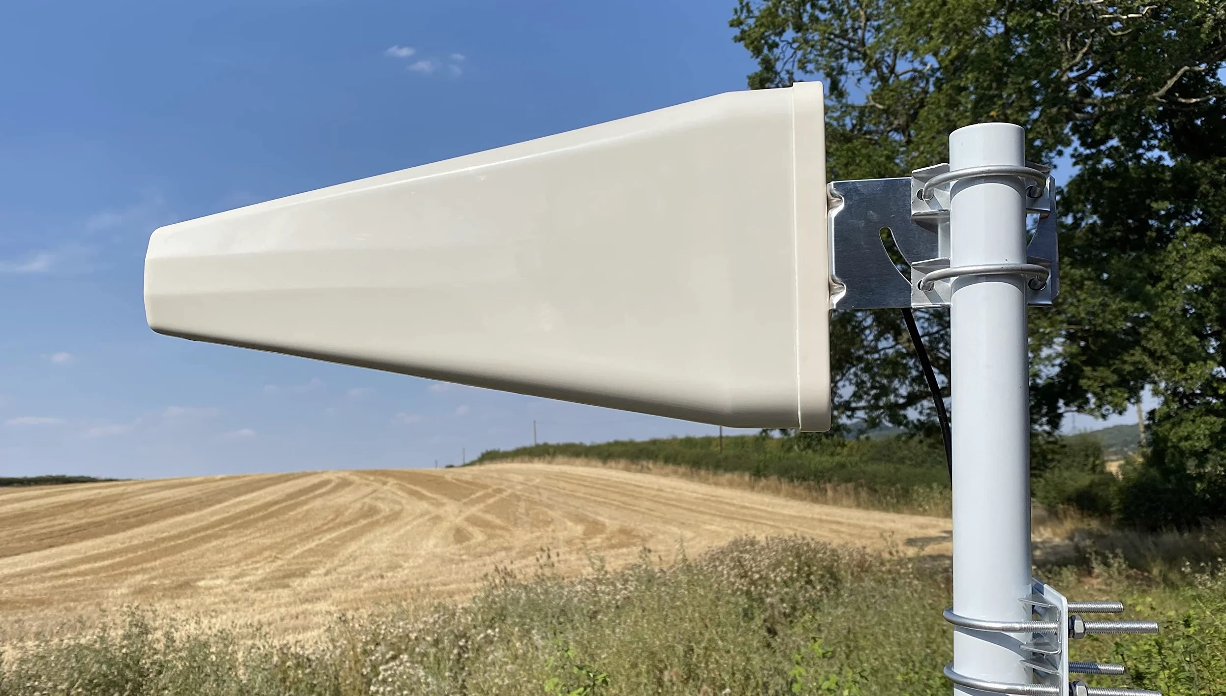 Antenne Yagi directionnelle LPDA 4G 5G à Gain élevé 11 dBi 10 mètres Câble LMR195 50 Ohm 600 MHz-6 GHz IP67 Antenne LTE étanche intérieure/extérieure Three 02 Vodafone EE (Antenne Unique – C