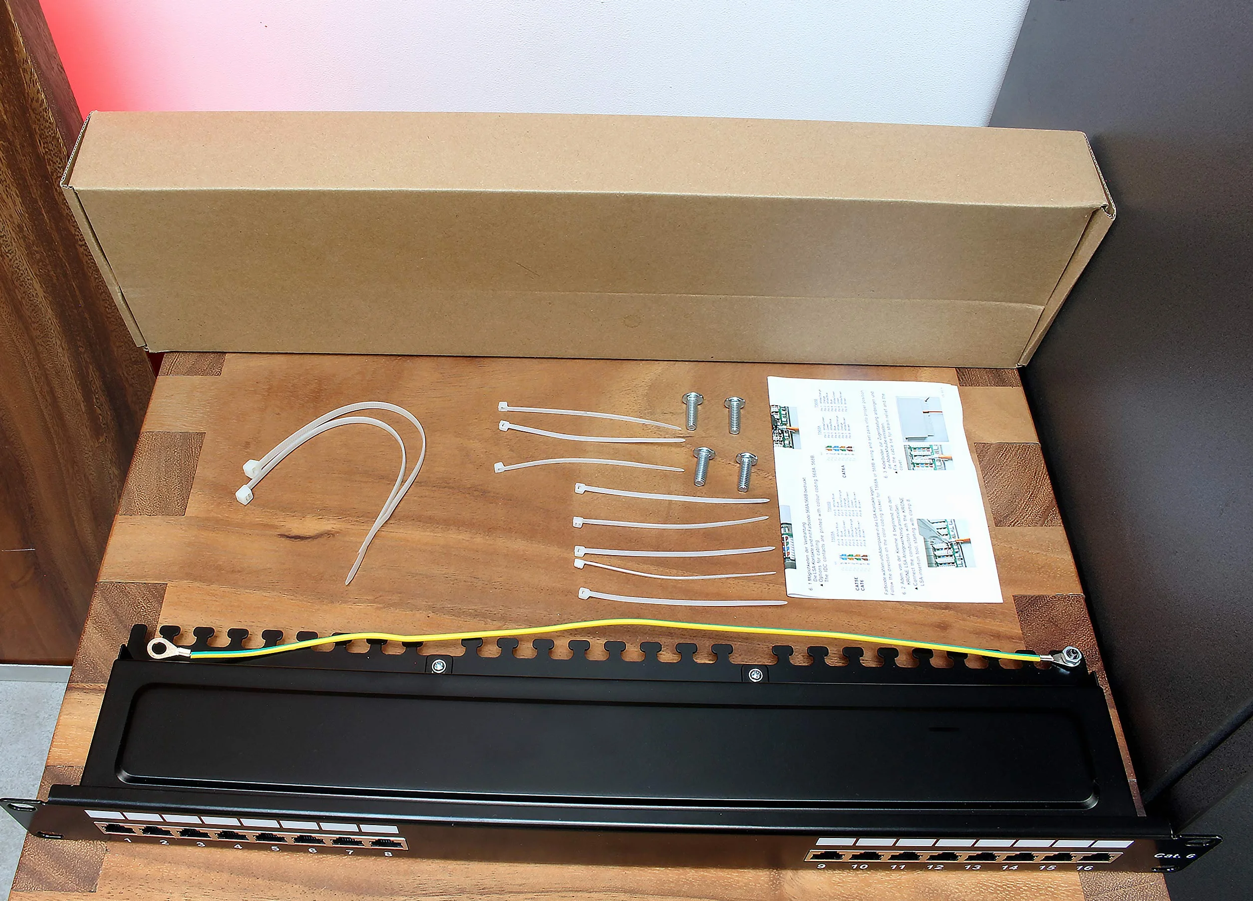 1aTTack.de 367456 Panneau de brassage CAT6 16 ports panneau de distribution noir LSA+ technologie de connexion distribution réseau - RJ45 - TIA 568 A/B - noir