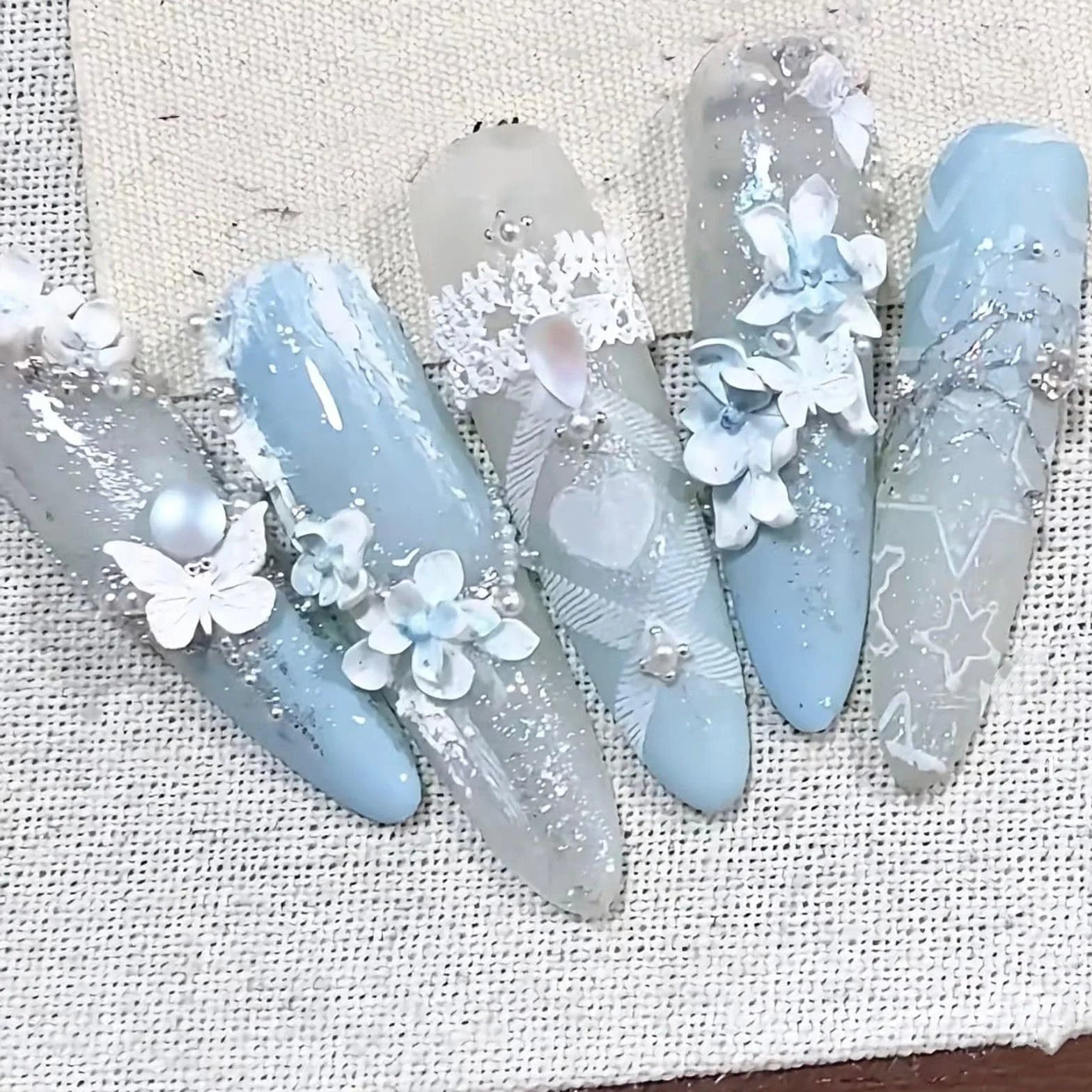 Moule à ongles en silicone avec motifs amovibles pour manucure créative