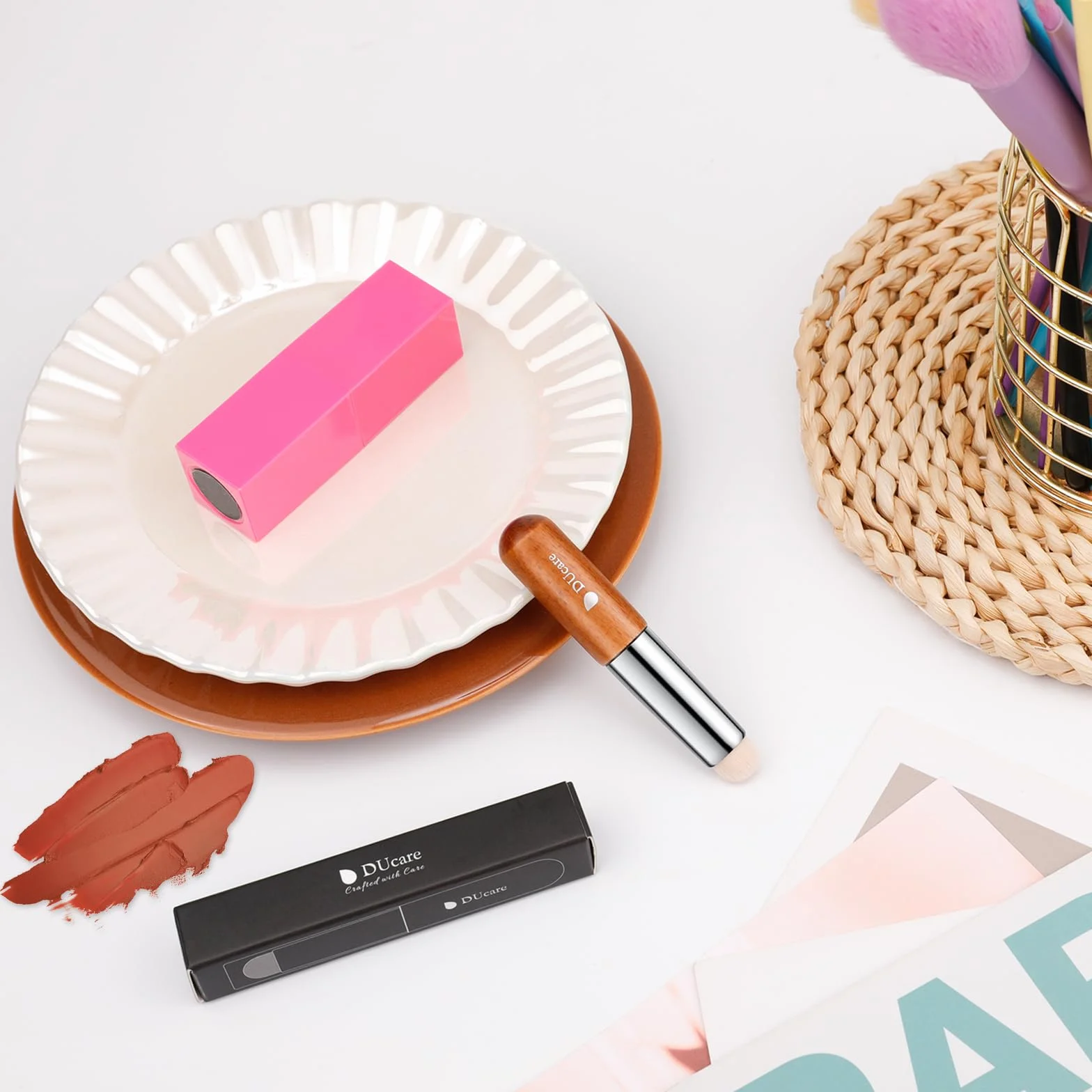 Pinceau Correcteur Multifonctionnel Anticernes Poils Fibres Rouge à Lèvres Gloss avec Capuchon