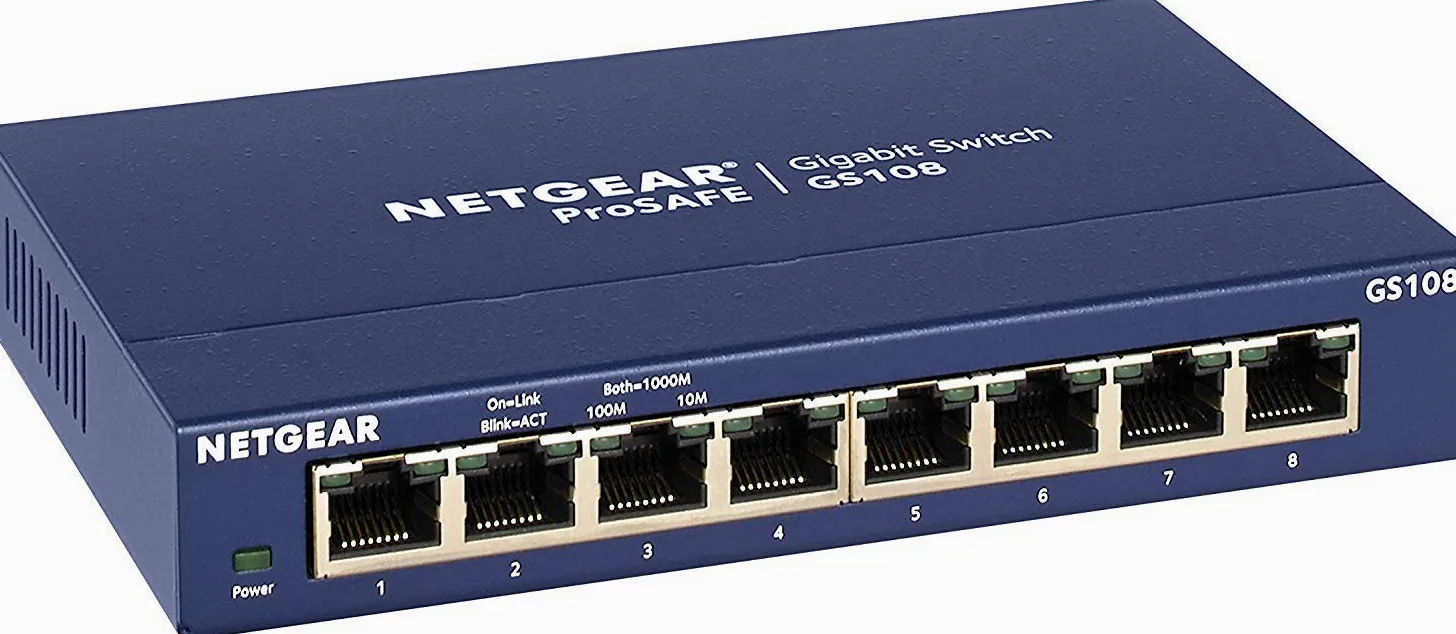 Netgear GS108GE Switch Métal 8 Ports Gigabit Non Manageables ProSAFE, Garantie à Vie & Amazon Basics Câble réseau Ethernet RJ45 catégorie 6-1,5 m - 5 câbles